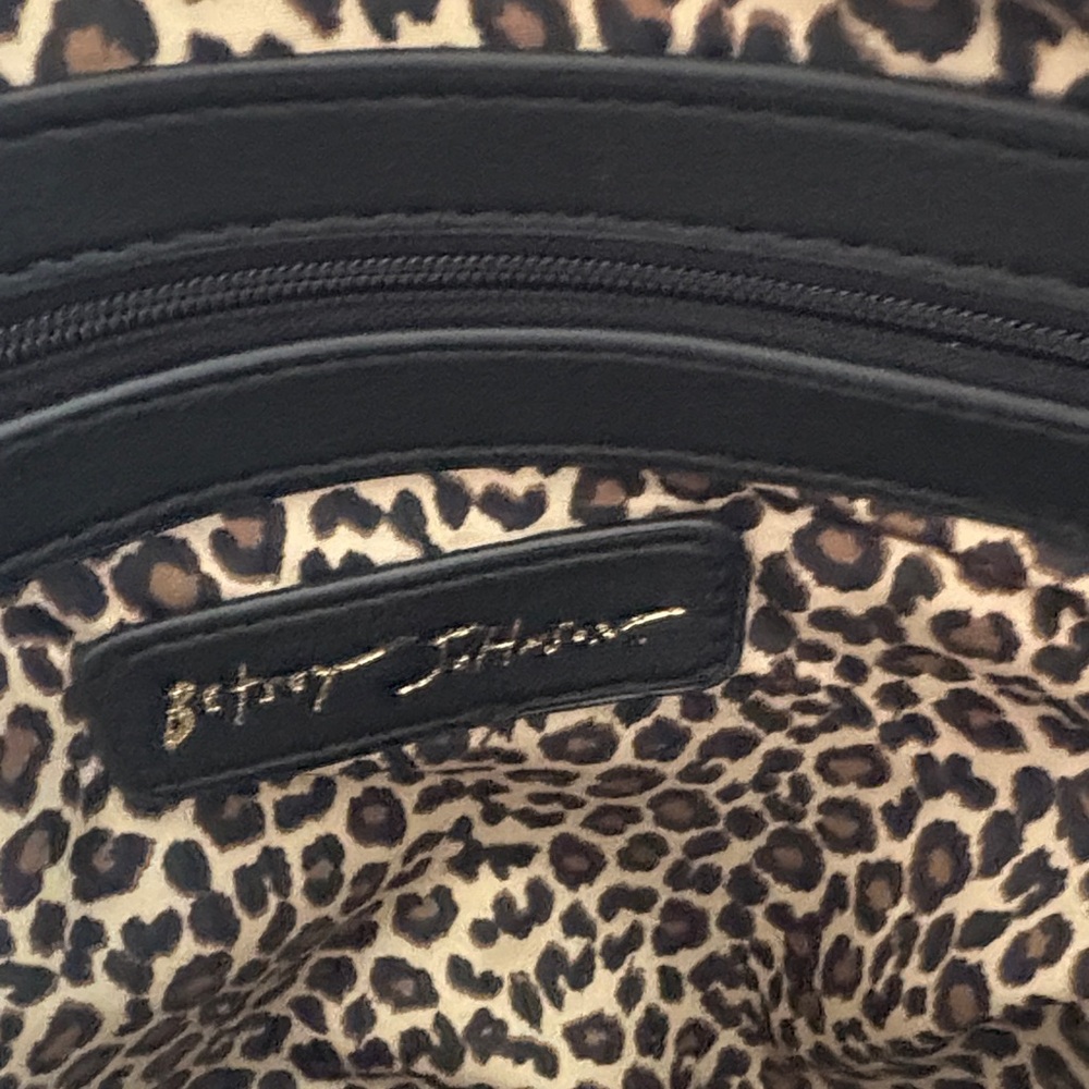 Betsey Johnson Rare Leopard XOMia 💎 Black Heart Quilted Bag w/Leopard Interior - Picture 9 of 10